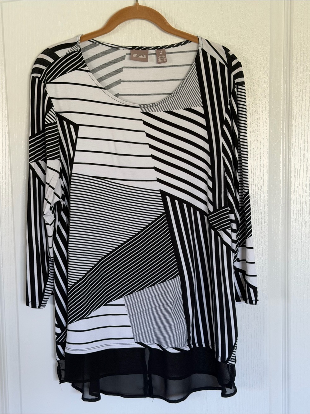 Chico's Black & White Geometric Stripe Long Sleeve Top. Sz  Med-Lg